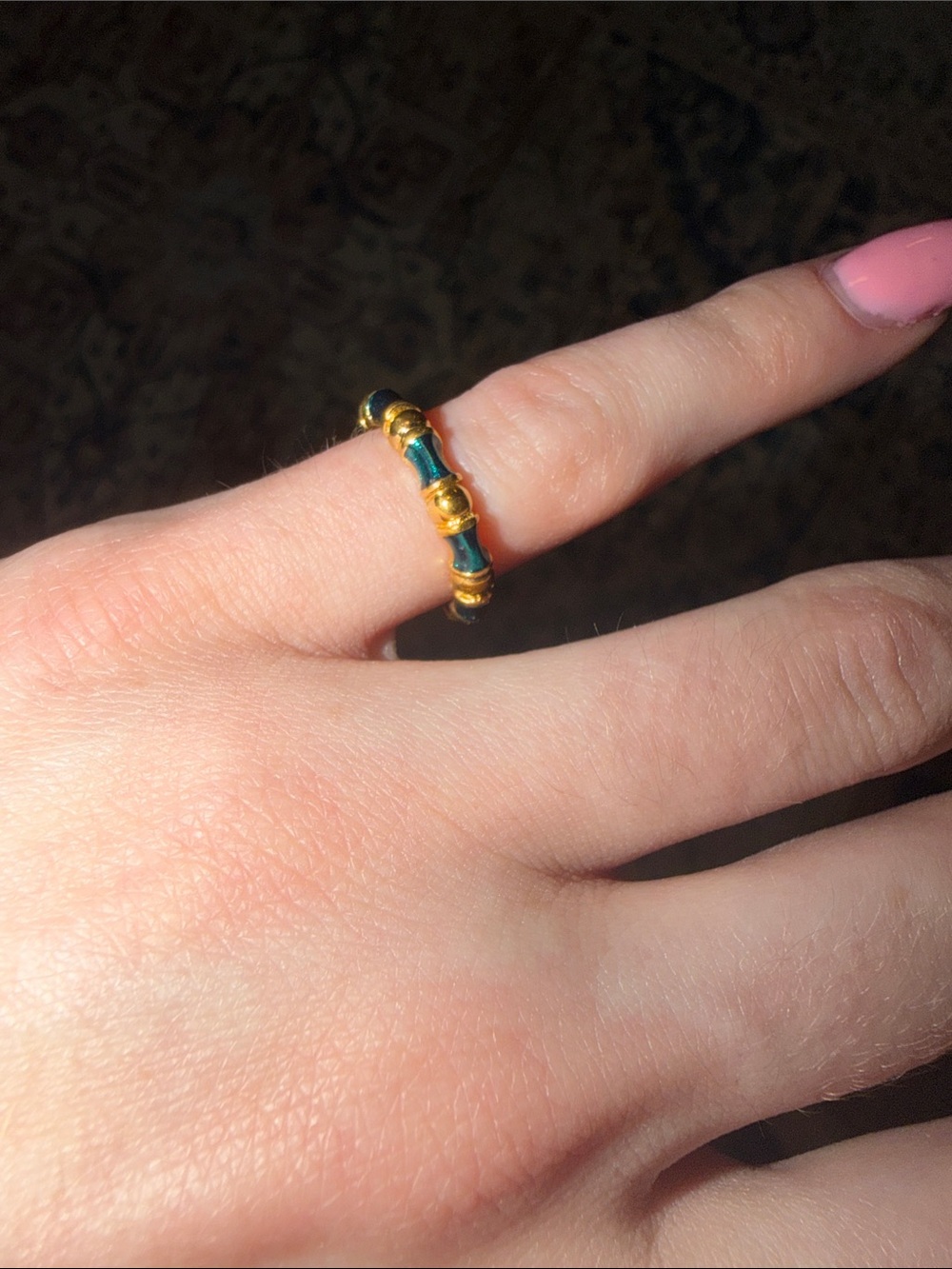 Vintage 1975 AVON Green and Gold Royal Circle Ring - size 5